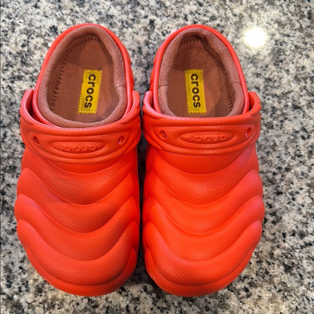 CROCS Orange Slippers Comfortable Slip-On Design women’s size 9